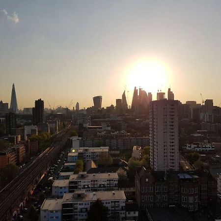 Modern 1 Bedroom Apartment In E1 With Great Views 伦敦 外观 照片