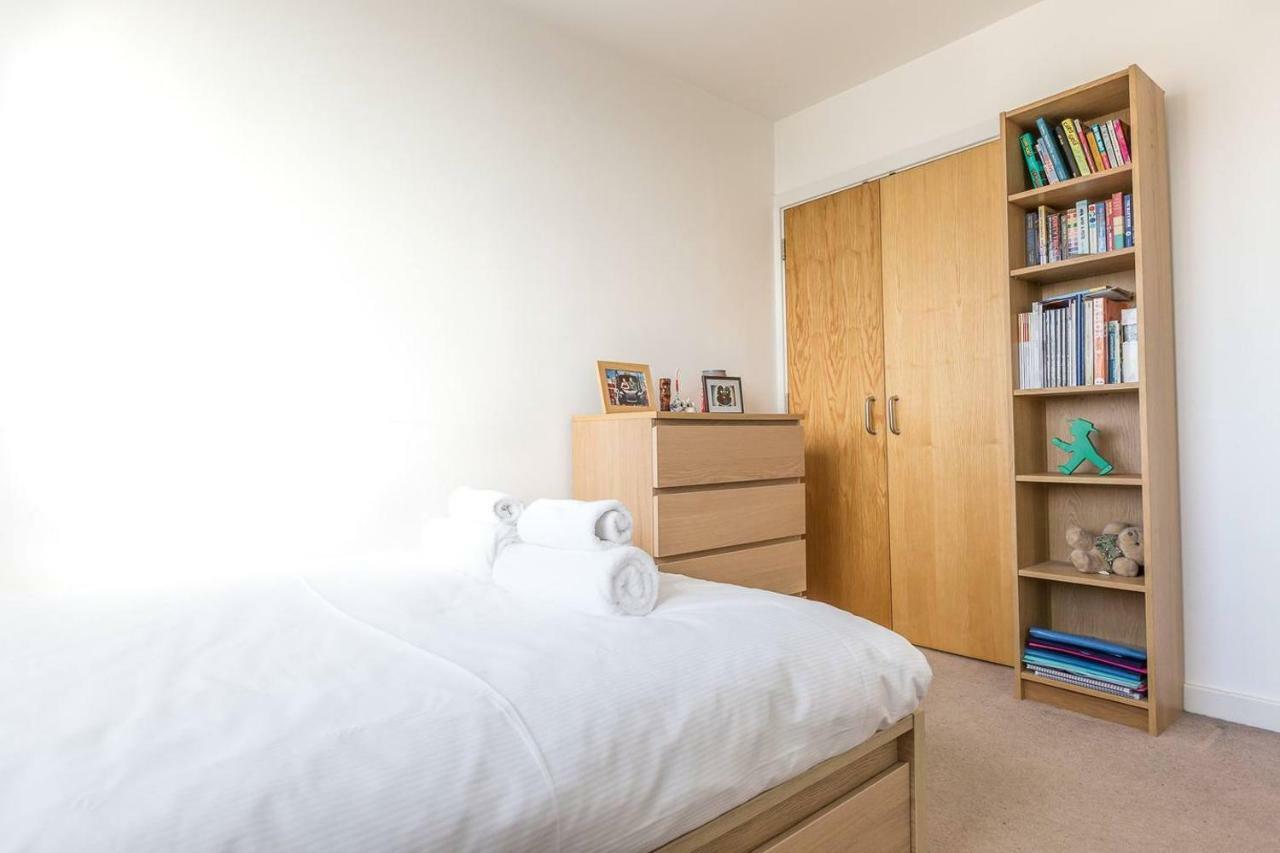 Modern 1 Bedroom Apartment In E1 With Great Views 伦敦 外观 照片
