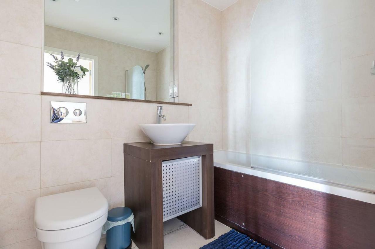 Modern 1 Bedroom Apartment In E1 With Great Views 伦敦 外观 照片