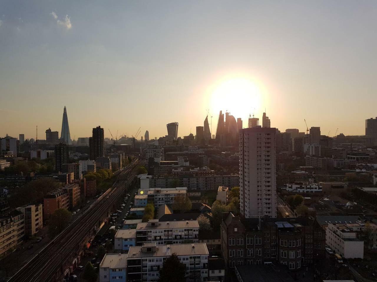 Modern 1 Bedroom Apartment In E1 With Great Views 伦敦 外观 照片