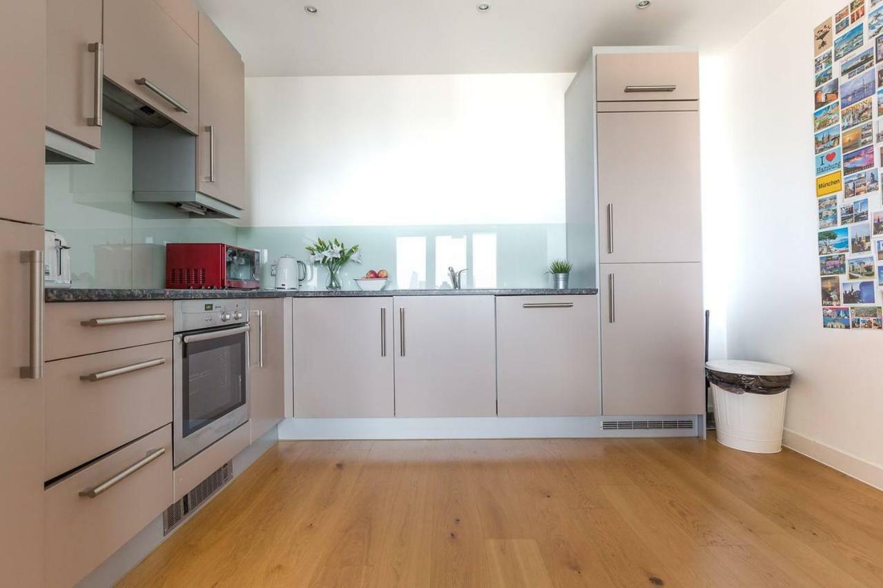 Modern 1 Bedroom Apartment In E1 With Great Views 伦敦 外观 照片